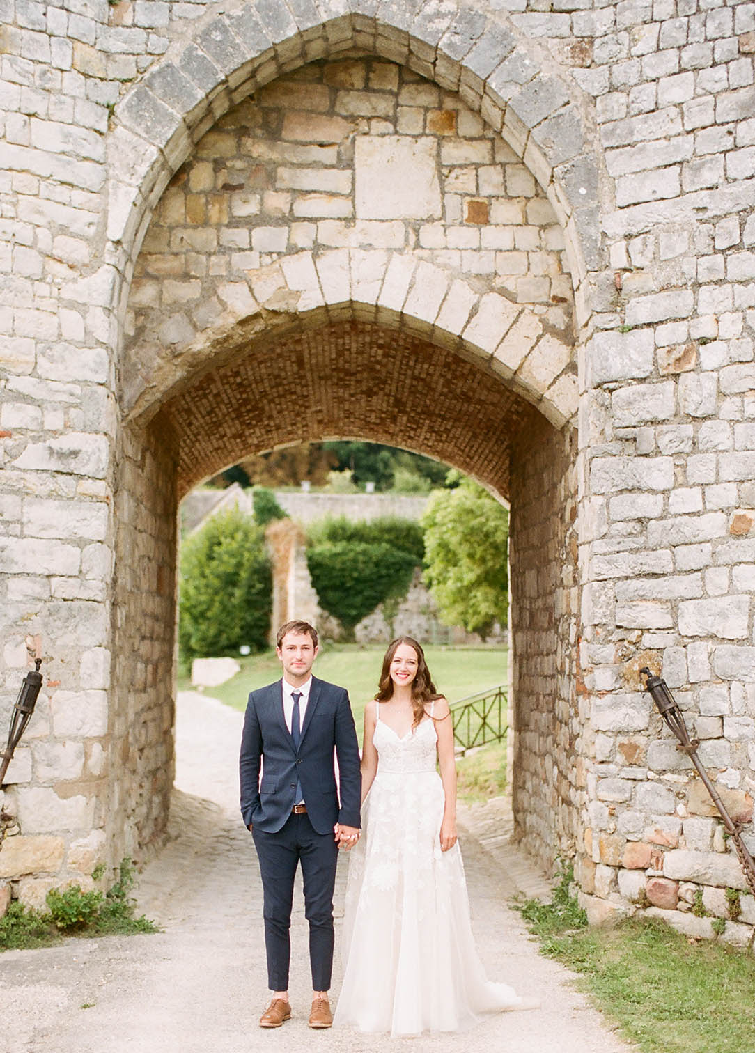 chateau de vallery bride and groom portrait