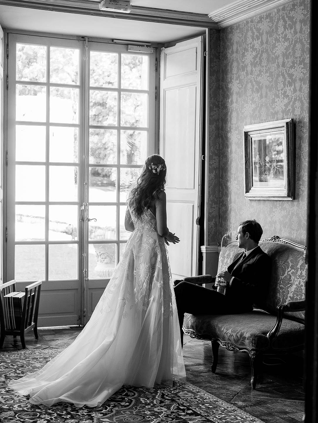 chateau de vallery bride and groom 02