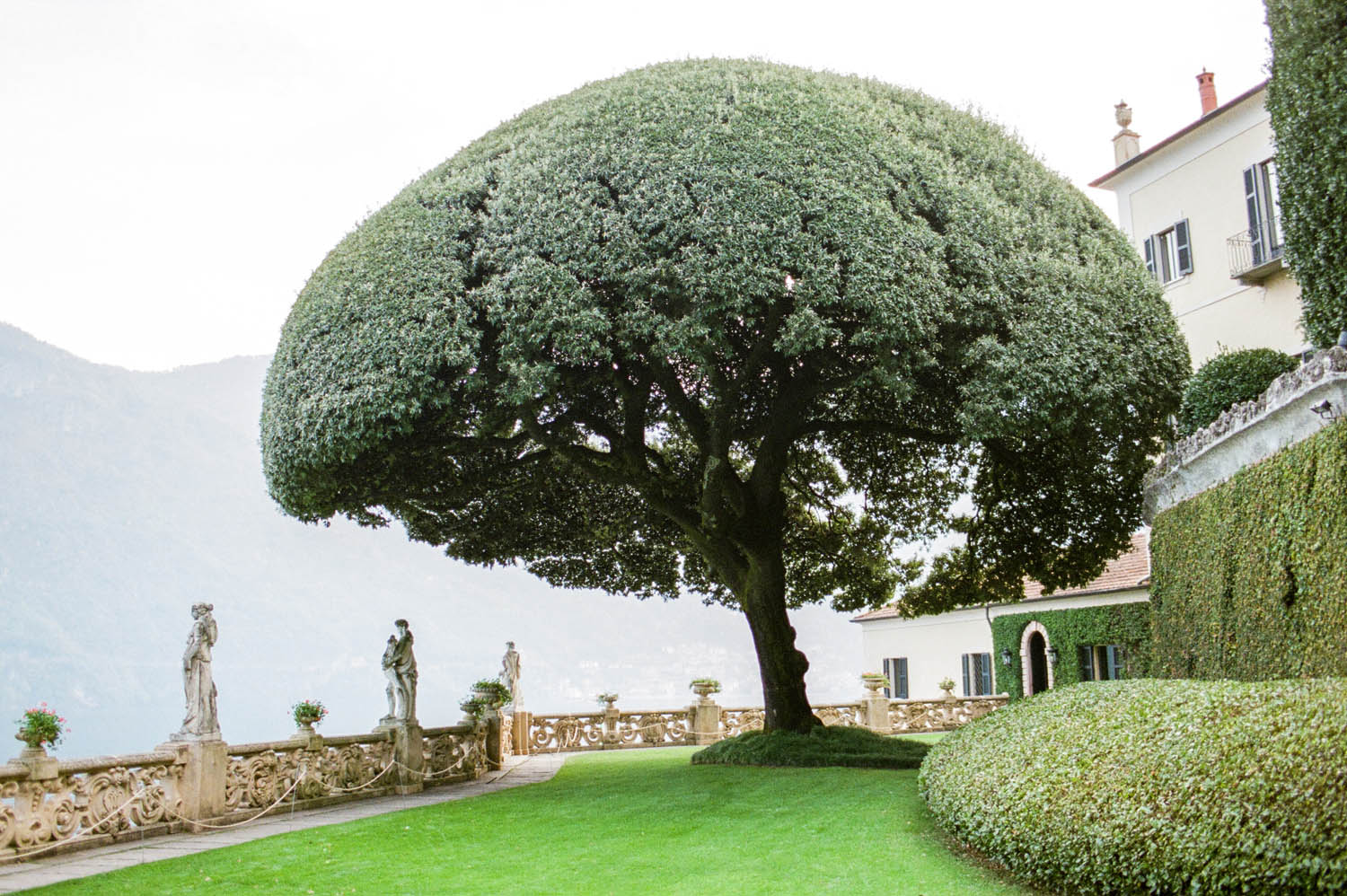 lake como villa balbianello wedding venue 03