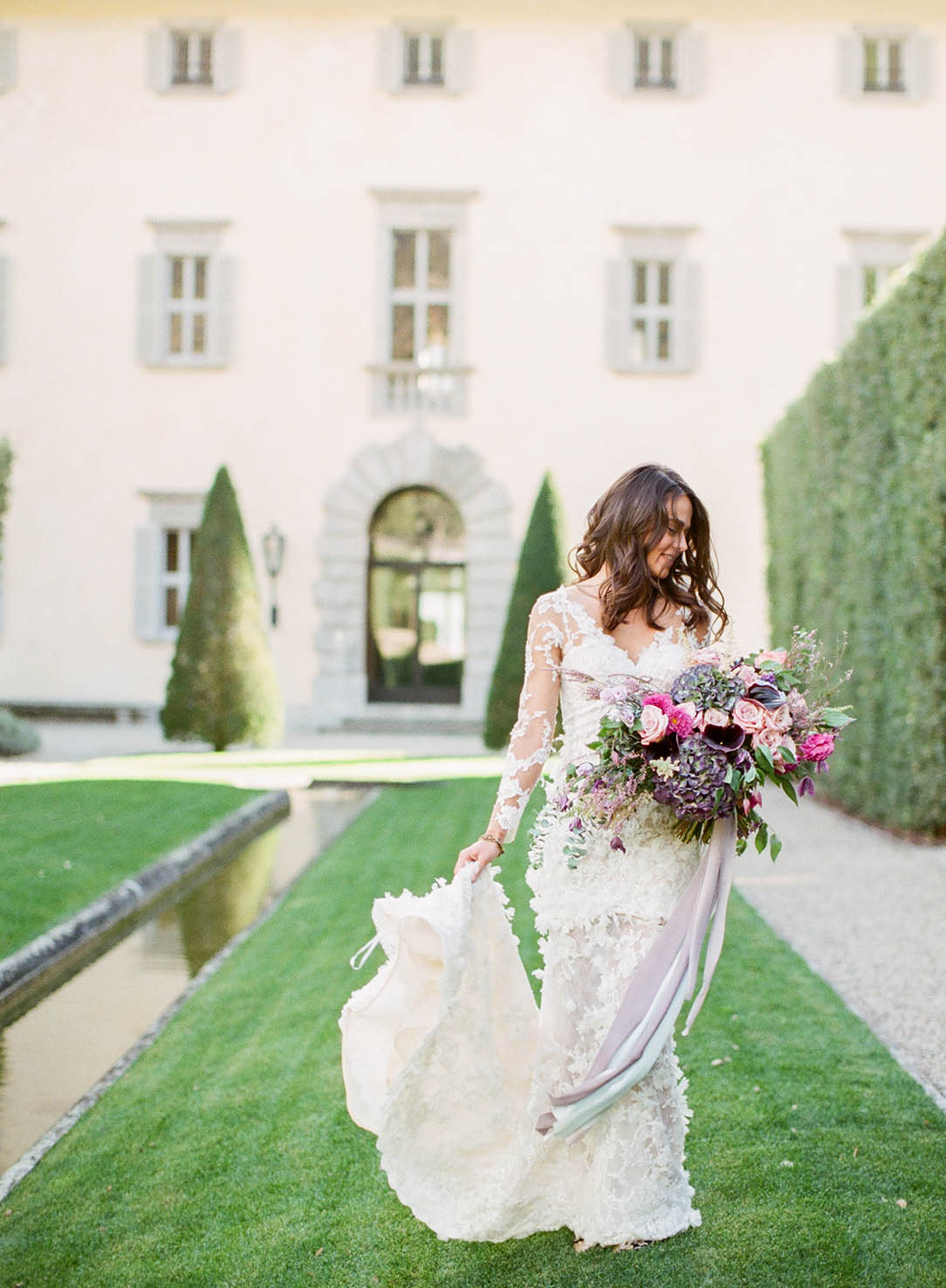 lake como bride in front of villa balbiano