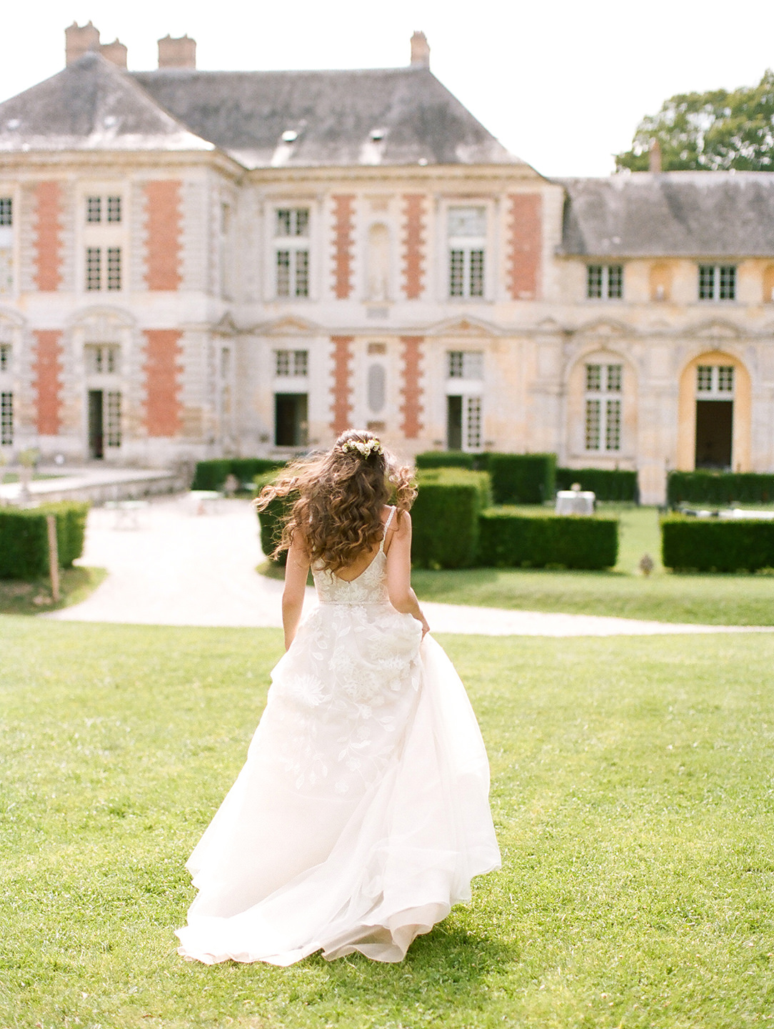 Choose a chateau as your wedding venue, why Vallery, France?