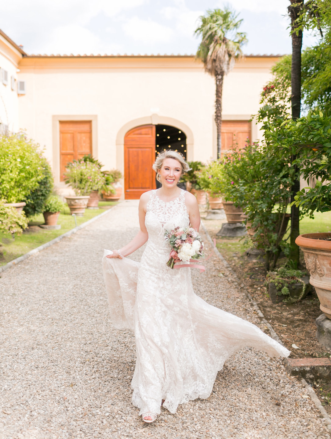 bride at tuscan villa medicea di lilliano