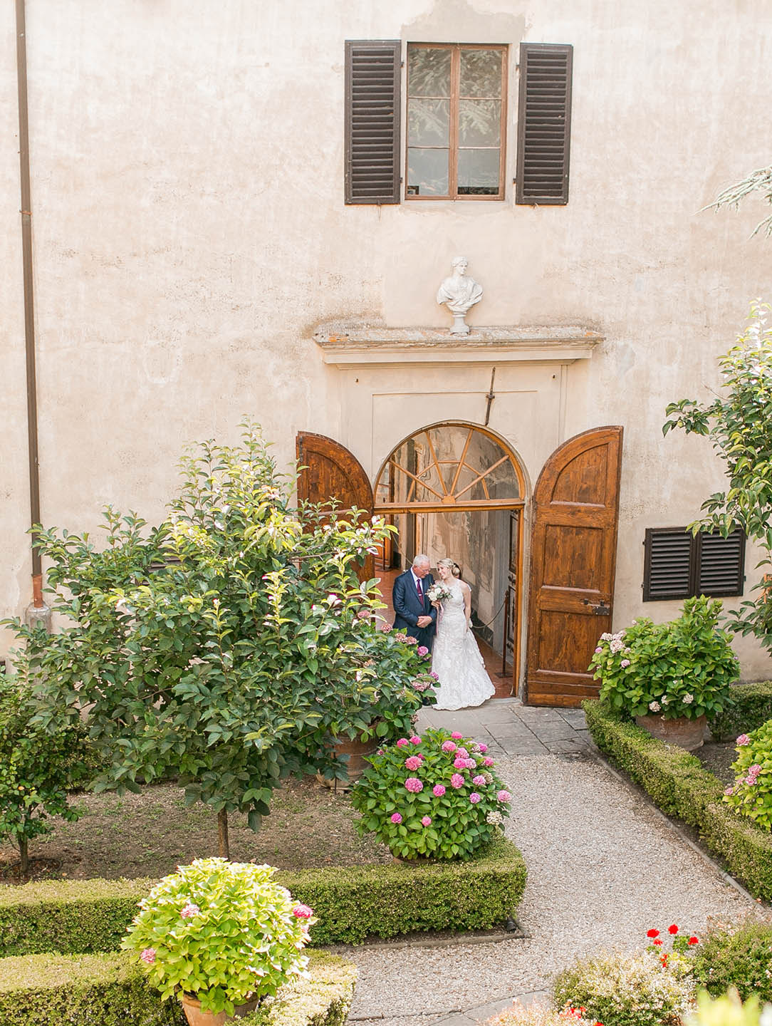 courtyard at Tuscan villa medicea di lilliano