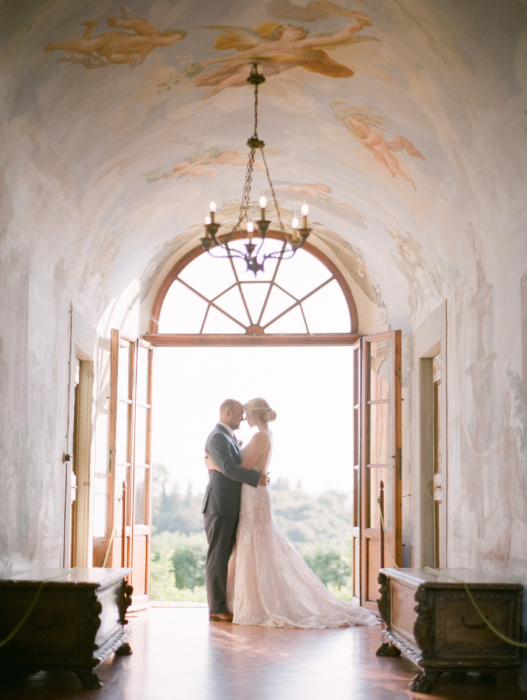 bride and groom portrait at Medicea di lilliano in tuscany