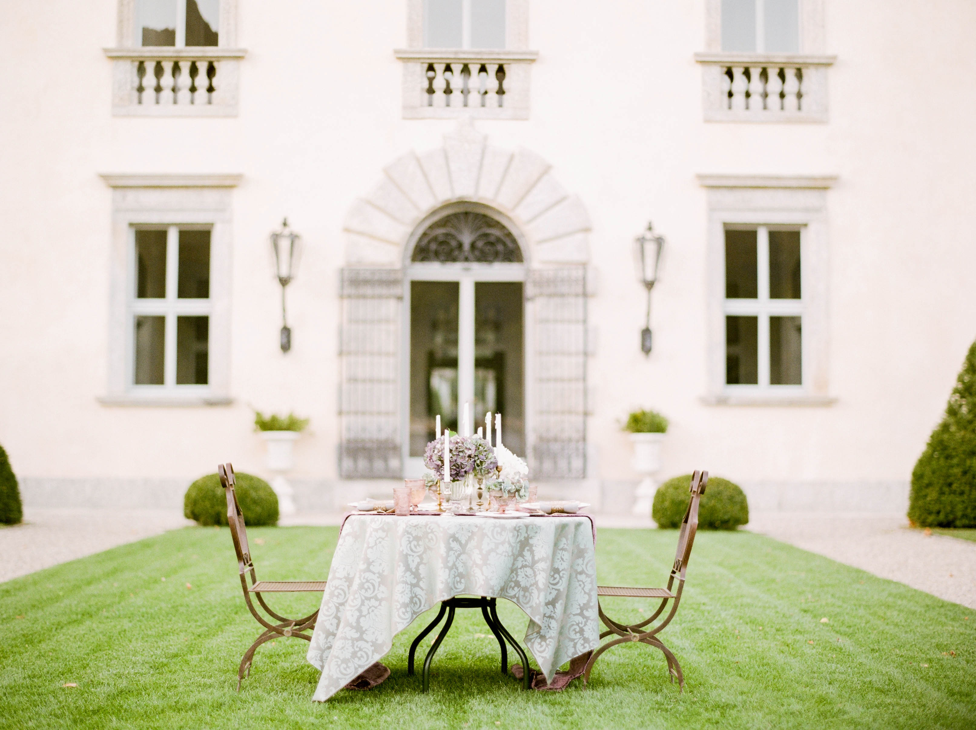 outdoor dining at villa balbiano