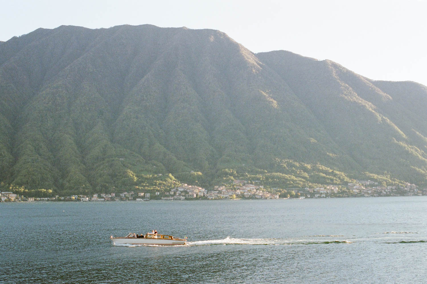 lake como boat