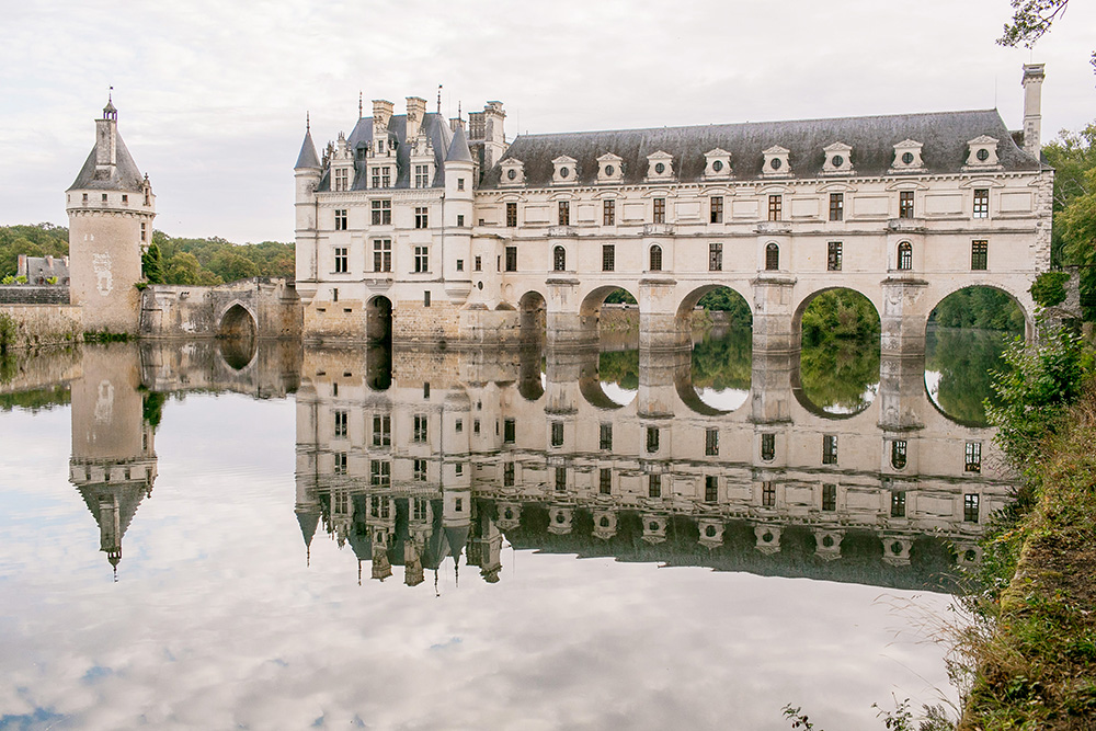 chateau chenonceau loire valley reflection